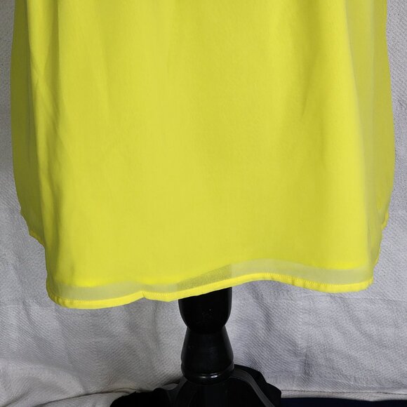 Betsey's Boutique Shop Bright Yellow Slit Clasp Front Closure Blouse Tank Size M - Picture 7 of 16
